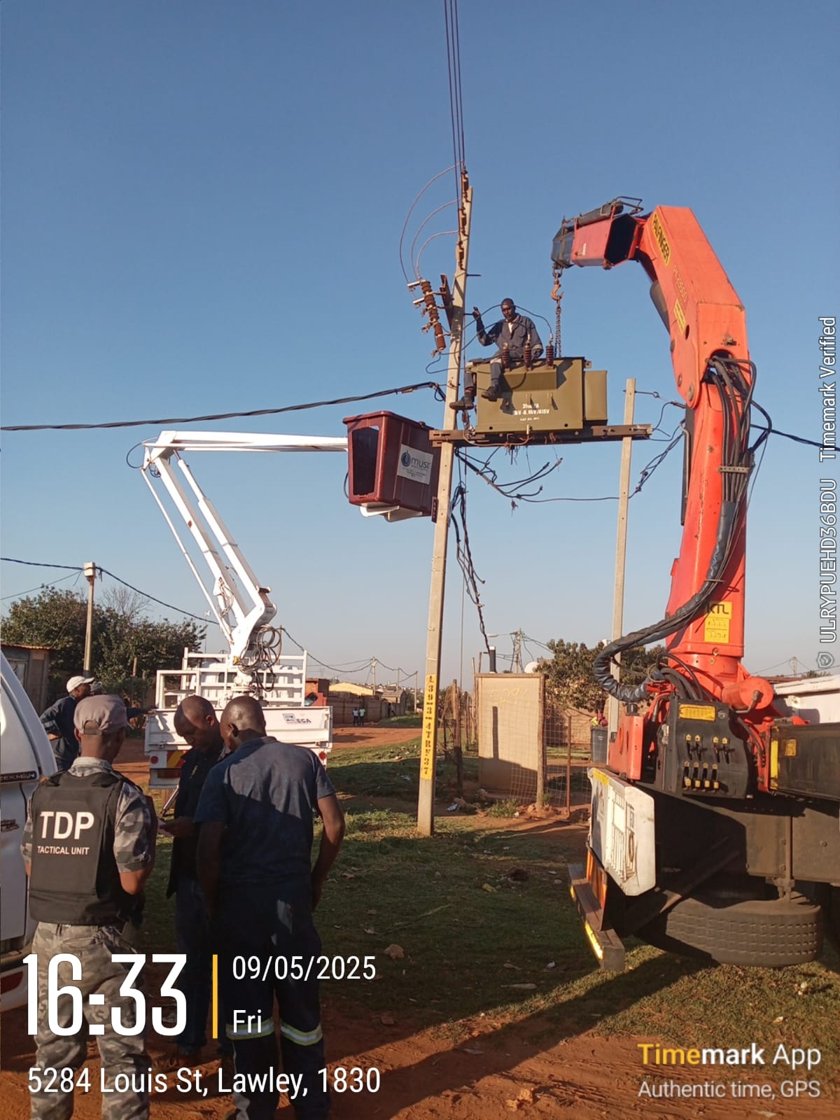 Pole-top transformer swap