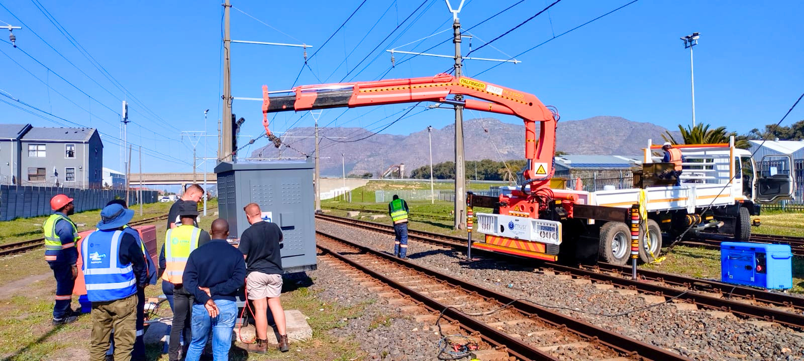 Track-side kiosk lift under OHTE