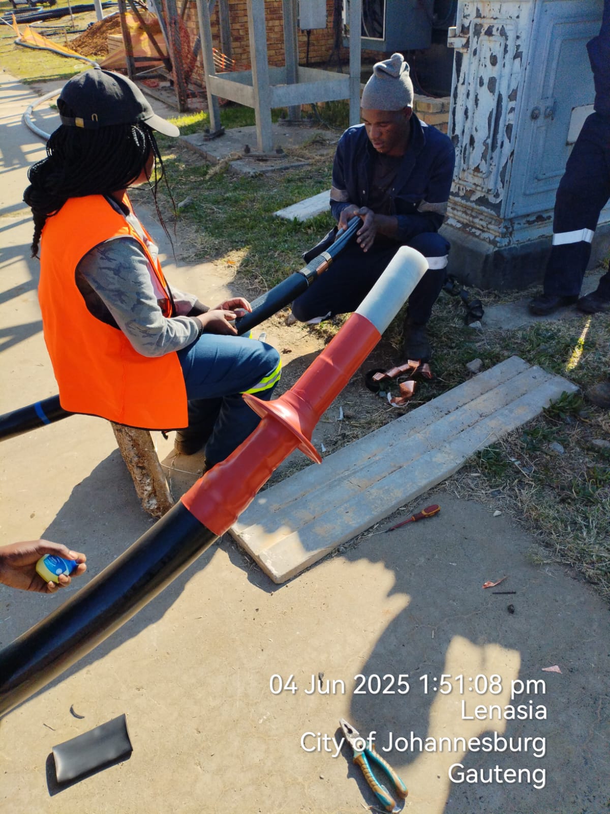 HV heat-shrink stress cone