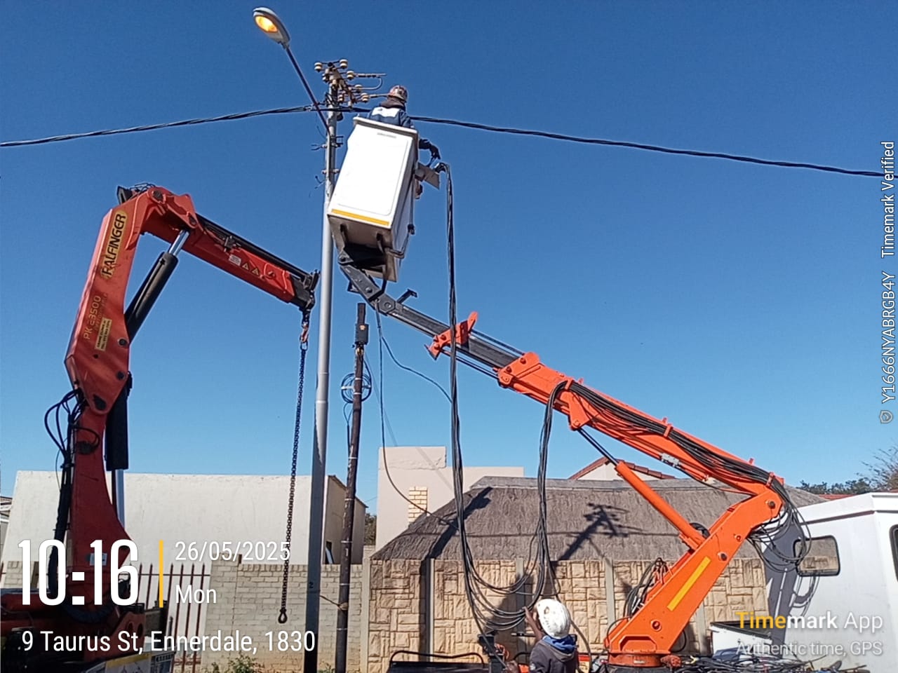 Twin cherry-picker streetlight service