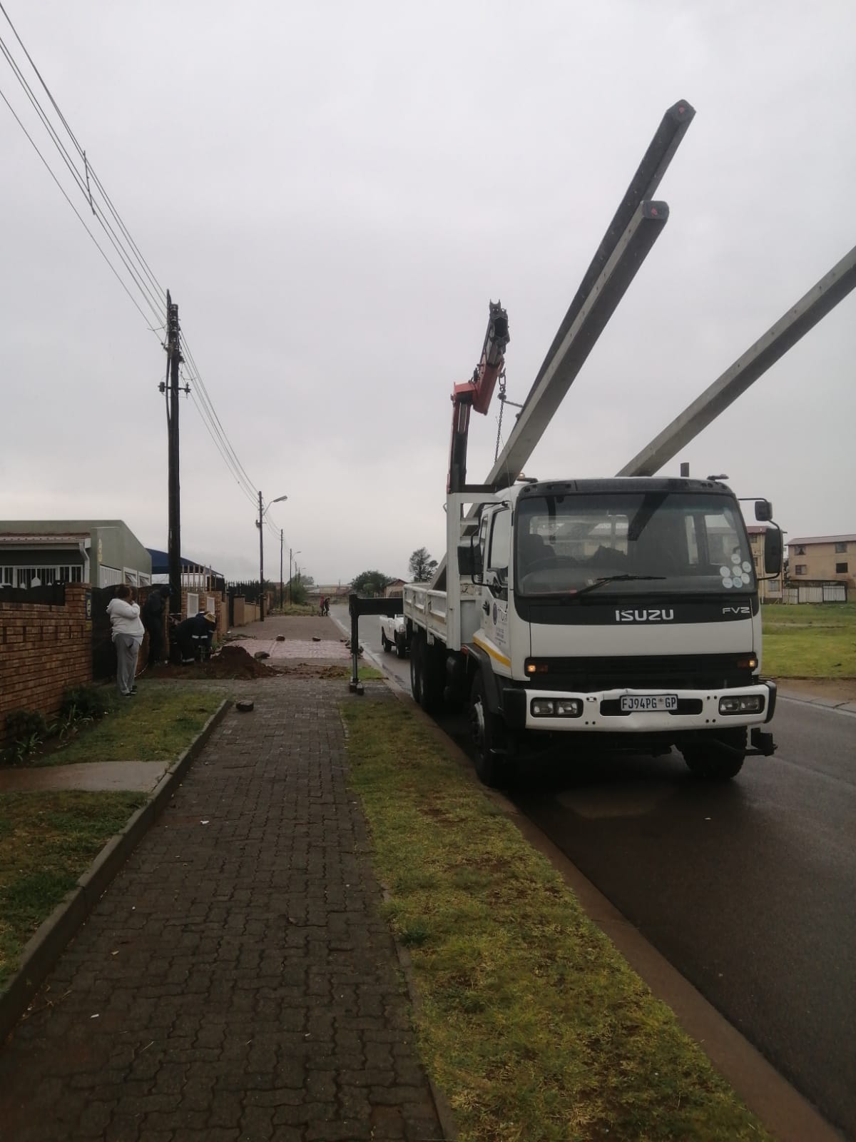 Isuzu FVZ pole delivery